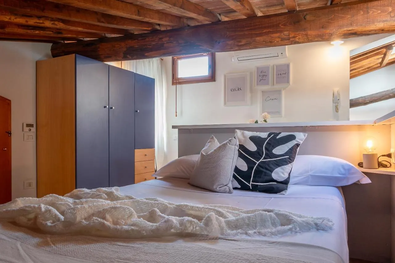 Colours Studio 10 M Away Piazza Del Campo Siena Apartment